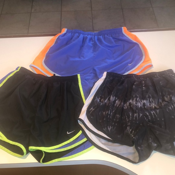 Nike women’s Dri-fit running shorts bundle Med - Picture 5 of 5